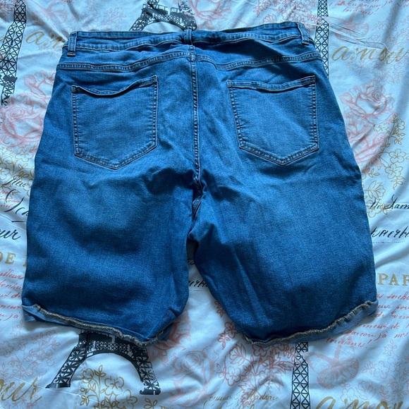 Plus size shorts - Picture 2 of 2